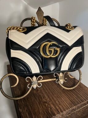 Gucci GG Marmont Matelasse Shoulder Bag